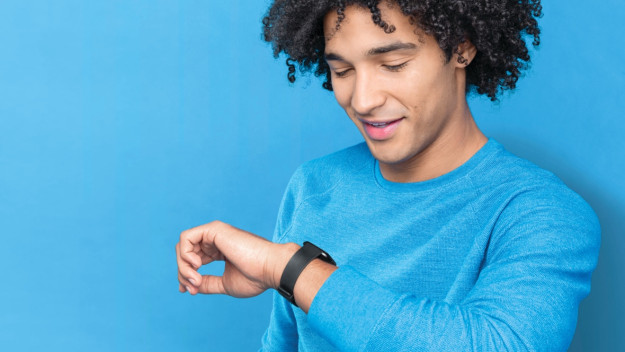 How to change the time on a Fitbit: Switch time zone and format