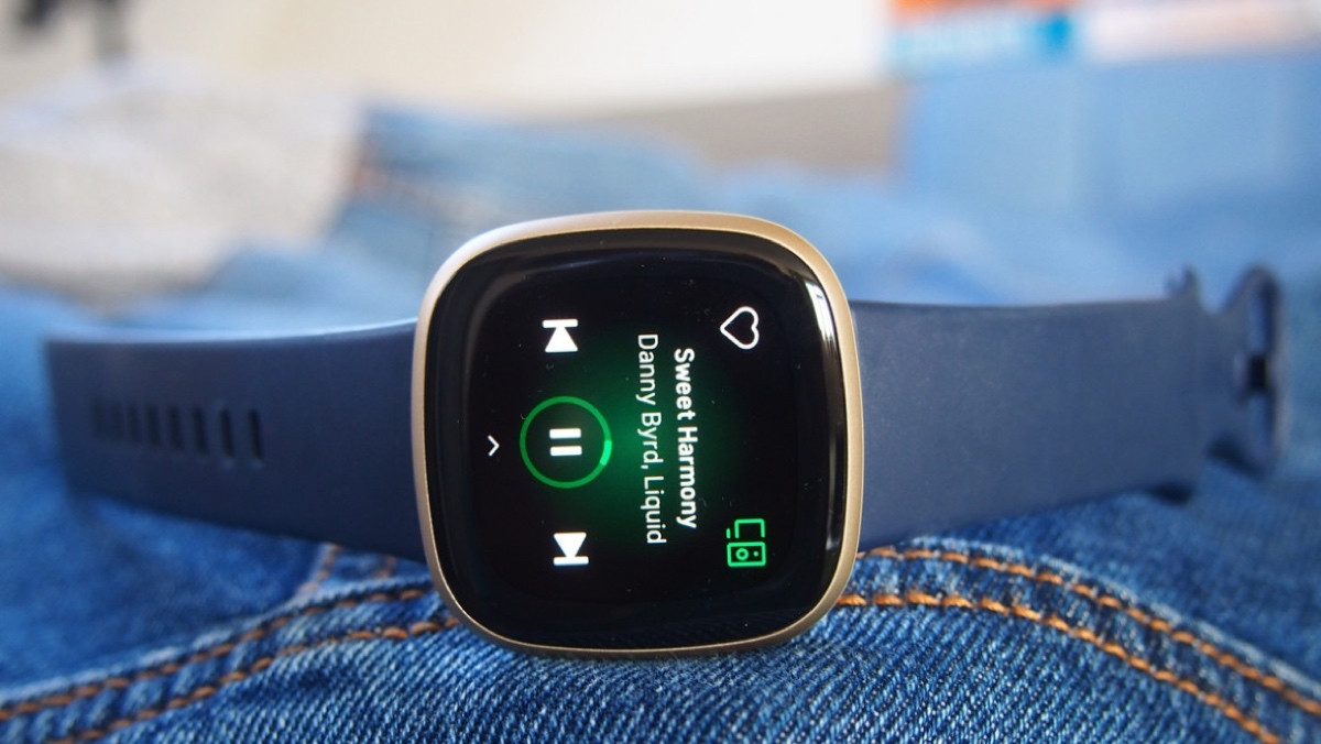 Fitbit removes Pandora and Deezer support from all smartwatches photo 1
